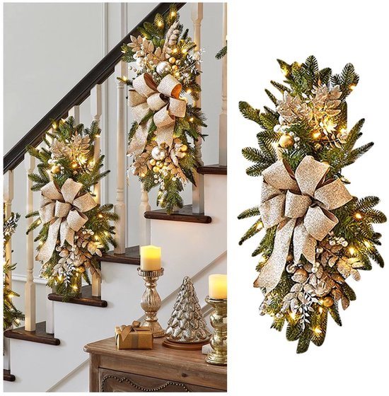 Kerstkrans met lichtjes - 45x20 cm - Kerstdecoratie - met dennenappel en bel - Werkt op batterijen (niet inbegrepen) - Geschikt voor zowel binnen als buiten - Kan trappen, voordeuren en muren versieren