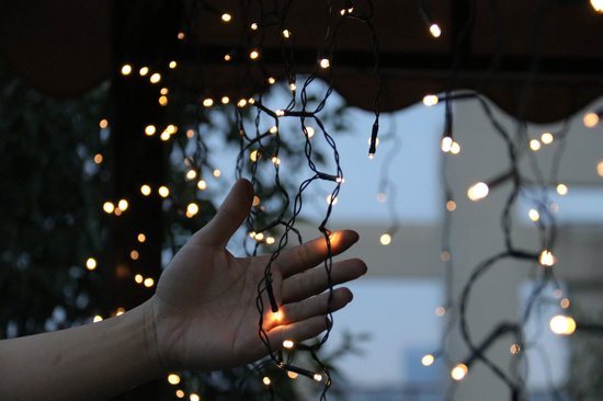 Dailyiled - Ijspegelverlichting - Lichtgordijn - Kerstverlichting - 200 led - 4 meter - Binnen en buiten - Warm wit