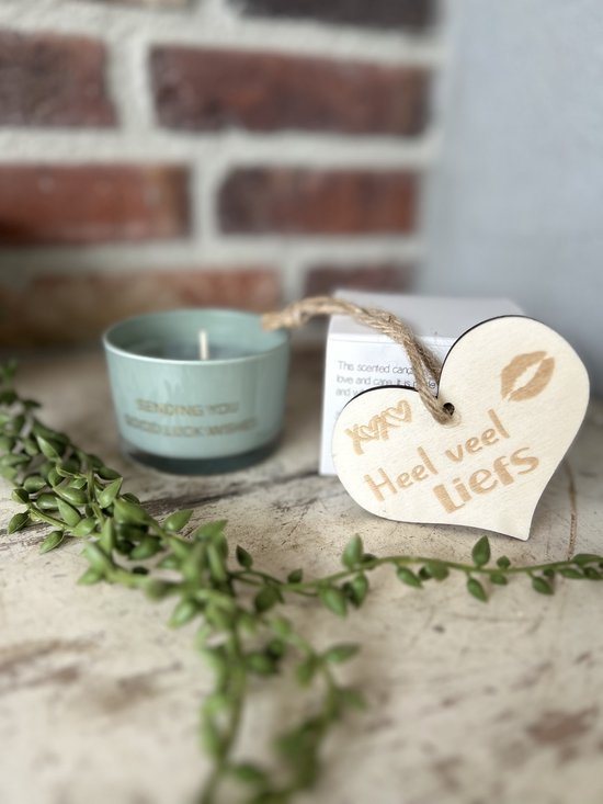 Creaties van Hier - Soja kaars Sending you good luck wishes met houten hartje - 7,5x5 cm