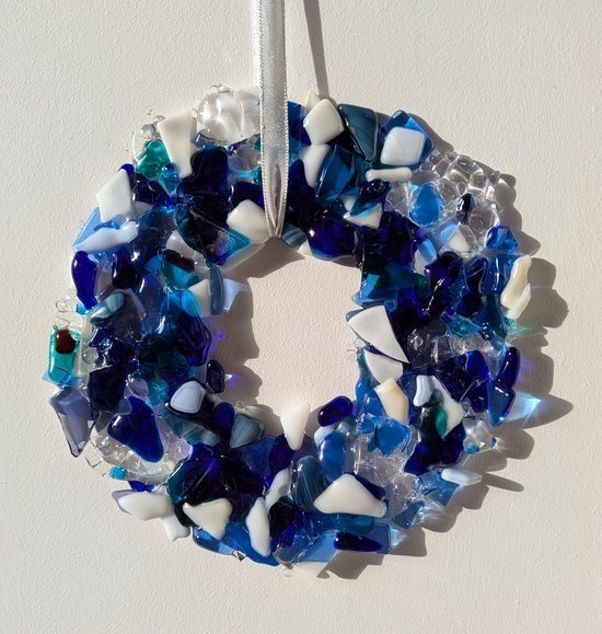 Decoratieve handgemaakte Kerstkrans van glas blauw 1