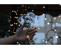 Dailyiled - Ijspegelverlichting - Lichtgordijn - Kerstverlichting - 400 led - 8 meter - Binnen en buiten - Warm wit