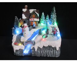 Kersthuisjes & Kerstdorpen - Kersttafereel - Huisje met draaiende Schaatsers - Fiber Optic riviertje - Draaischijf en Ledverlichting - B/O