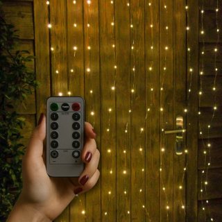 Giftmas Lichtgordijn – 200 LED’s Warm Wit – 1x2M – Voor Deur of Doorgang – Binnen en Buiten– Afstandsbediening – Sfeerverlichting - Kerstverlichting