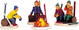 Lemax - Skiers' Camp Fire -  Set Of 4 -  B/o (4.5v) - Kersthuisjes & Kerstdorpen