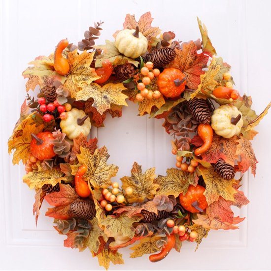 Herfst- en winterkrans van 45 cm - Deurkrans - Kunstmatige krans - Halloweendecoratie - Thanksgivingkrans - Kerstkrans - Rieten voet met pompoenen, bessen en dennenappels